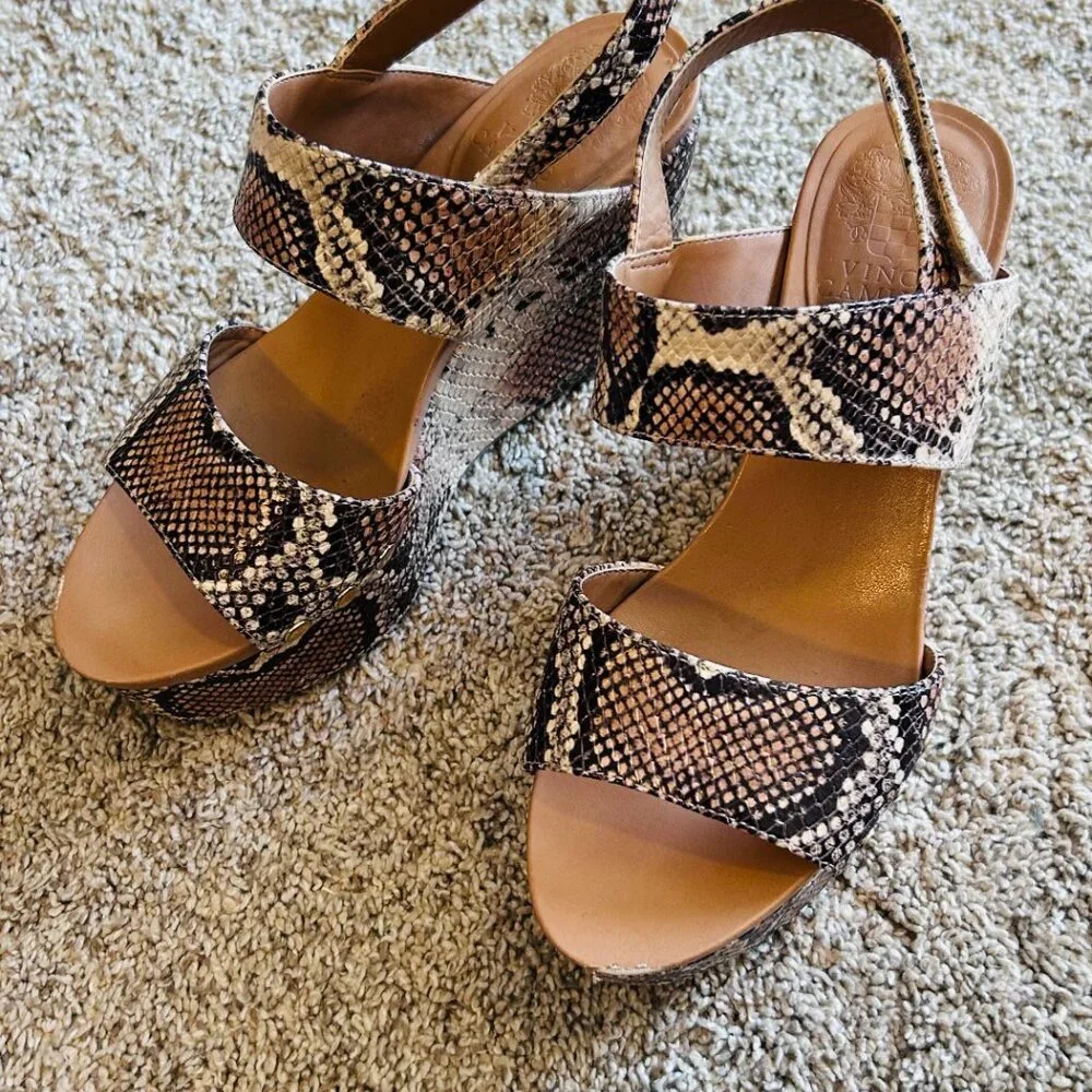Vince Camuto Ventinda Snake Platform Wedge Sandals SZ 7‎